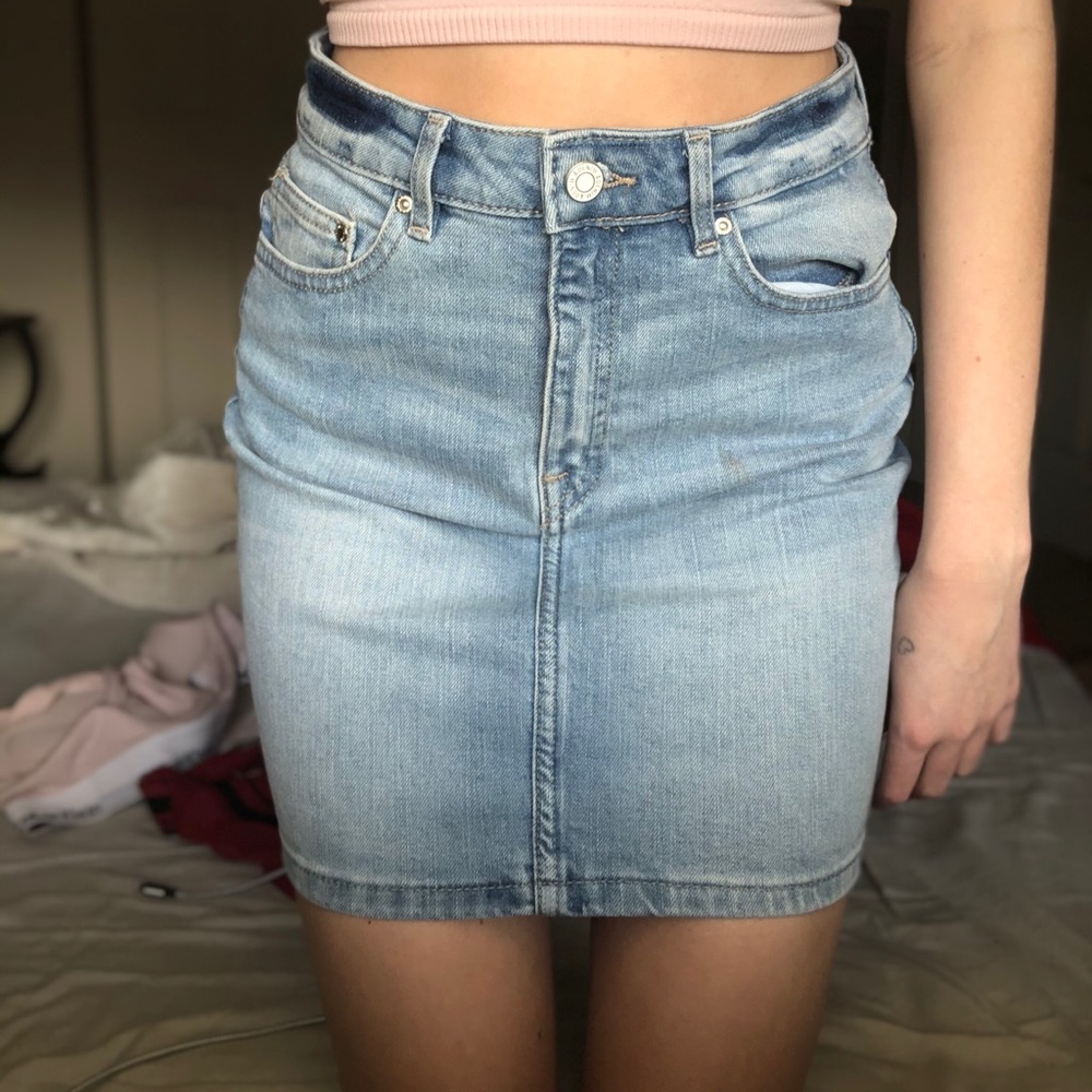 H&M blue denim skirt US 2